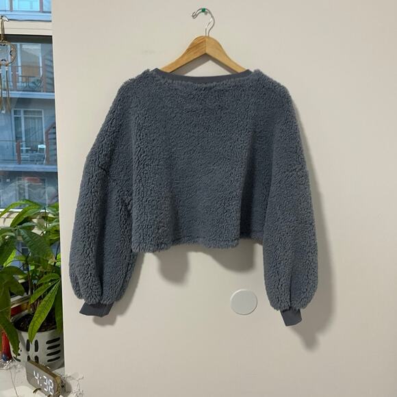 Fashion Nova Blue Fuzzy Sherpa Cropped Sweatshirt Size Small - Picture 5 of 5